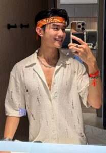 Johnson-Lau-หล่อเกินต้าน