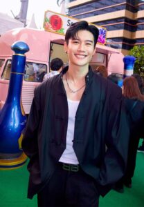 Johnson-Lau-ออกงาน