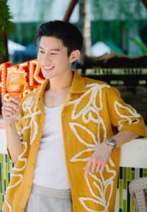 Johnson-Lau-เสื้อเหลือง Johnson-Lau-เสื้อเหลือง