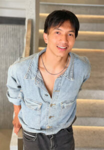 Nattapong-Chiayakum-เสื้อยีนส์ Nattapong-Chiayakum-เสื้อเชิ้ตดำ