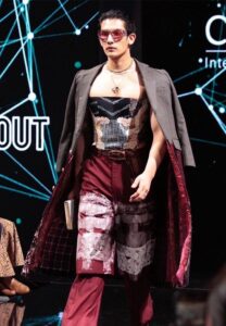 Bas-Karan-เดินแบบ Bas-Karan-เดินแบบ