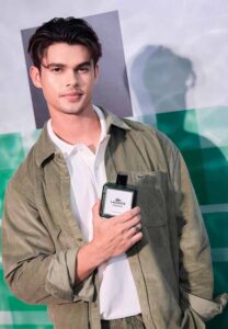 Kim-Goodburn-นายแบบ Kim-Goodburn-ดอกไม้