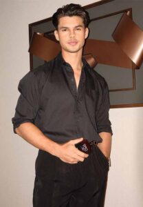 Kim-Goodburn-หล่อจึ้ง Kim-Goodburn-หล่อจึ้ง