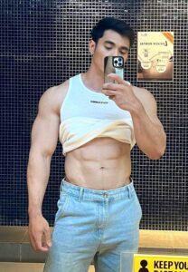 Peerawat-Wichianrak-เสื้อกล้าม