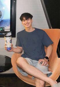 ทินวัฒน์-คำหารพล-เสื้อเทา ทินวัฒน์-คำหารพล-เสื้อเทา