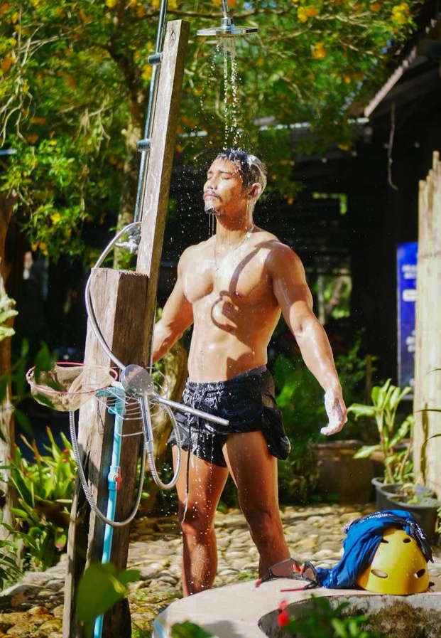 สปาร์ค ปานทิต เทรนเนอร์หนุ่มหล่อล่ำสายฟิตเนส
