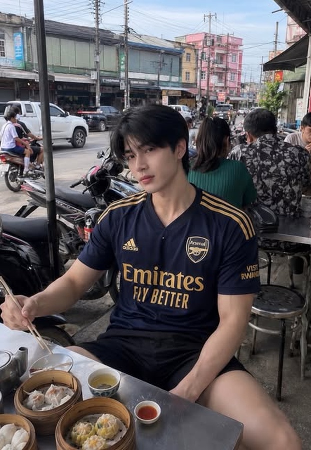 Cos mos คอสโม เน็ตไอดอลหนุ่มสายฟิตเนสส่วนสูง 185 ซม.