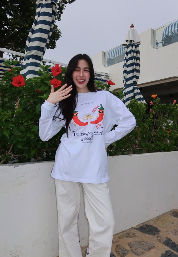 หลิงหลิง คอง รอยยิ้มสดใสและเสน่ห์เฉพาะตัวที่ดึงดูดสายตา